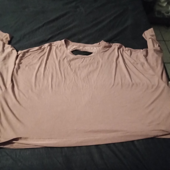 Old Navy 4X active wear crop tee - Picture 6 of 9